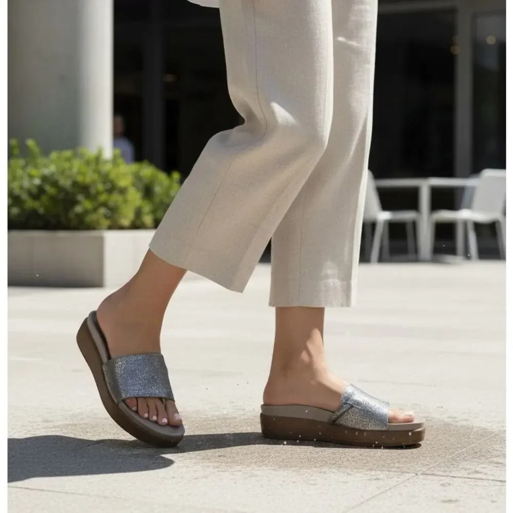 Donald J Pliner Fifi Platform Sandal Womens 9 Taupe Silver Leather Comfort Slide